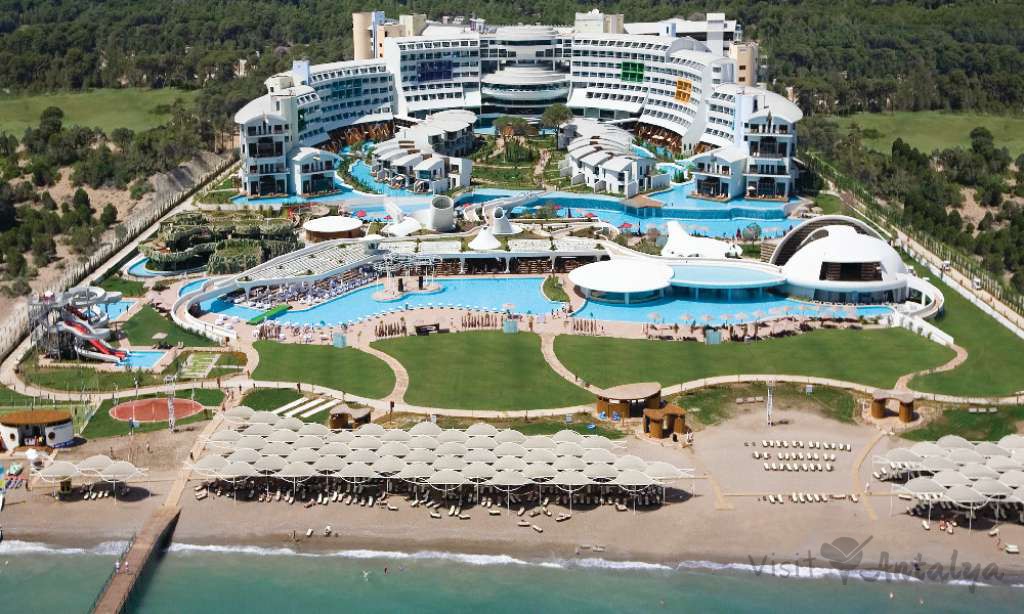 Cornelia Diamond - 7 Nights, 6x Golf: 4 x Faldo 1 Cullinan Links, 1 Maxx Montgomerie Golf Course