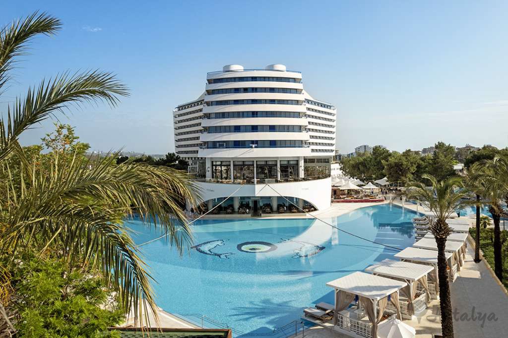 Titanic DELUXE Lara Antalya 7 Nights 4x Golf in Cullinan Golf Club Buggy included.