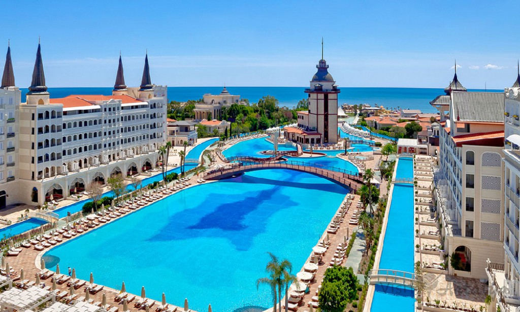 Titanic Mardan Palace 4 Nights 3x Golf 2 Cullinan Golf Club + 1 Faldo